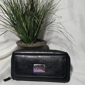Kenneth Cole Reaction black zip wallet